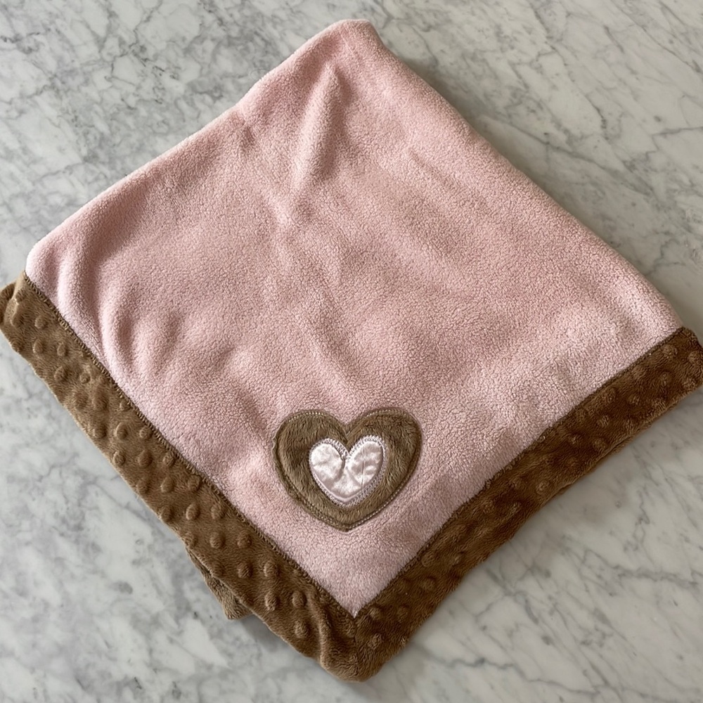 Minky type baby blanket. GUC. 28”x28”